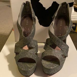 Paris Hilton Casey Pewter Glitter platform open toe pump. Size 5.5